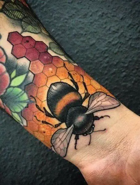 Traditional Bee Tattoo 6 Traditional Tattoos (100+ Inspiration Tattoos)